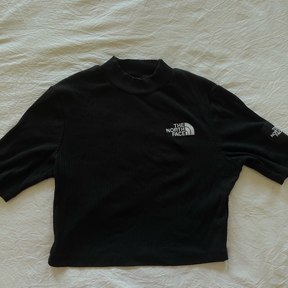 THE NORTH FACE GARTHA RIBBED TEE - Picture 2 of 7